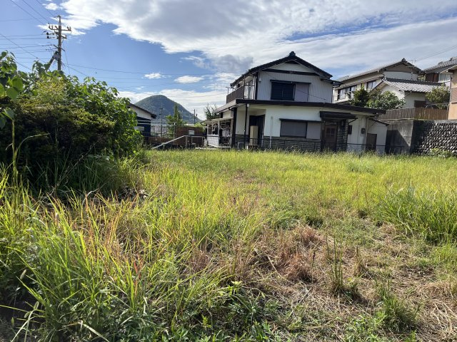 土地　諏訪山1丁目の外観|敷地と西側隣地　東から