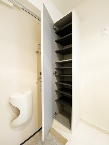 ヴィラ・トゥルヌソルの玄関