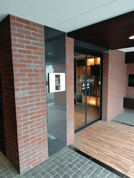 ヴィラエーデル名駅のエントランス