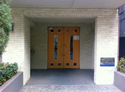 【エントランス】 | エスコート西荻窪 | 重厚な外観。