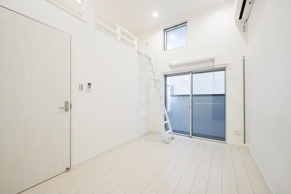 エアスト東中島(エアストヒガシナカジマ)の居間・リビング