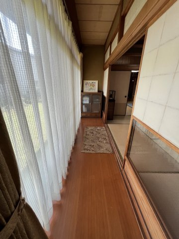 津山市押入中古住宅 5DK＋ガレージのその他|広々とした和室縁側