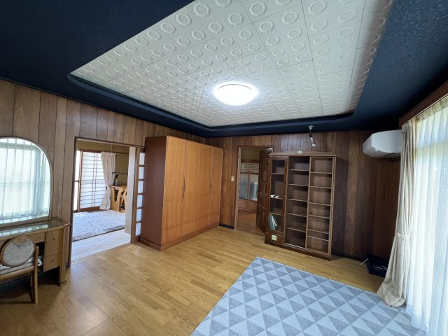 津山市押入中古住宅 5DK＋ガレージの洋室|応接室として使える上質空間