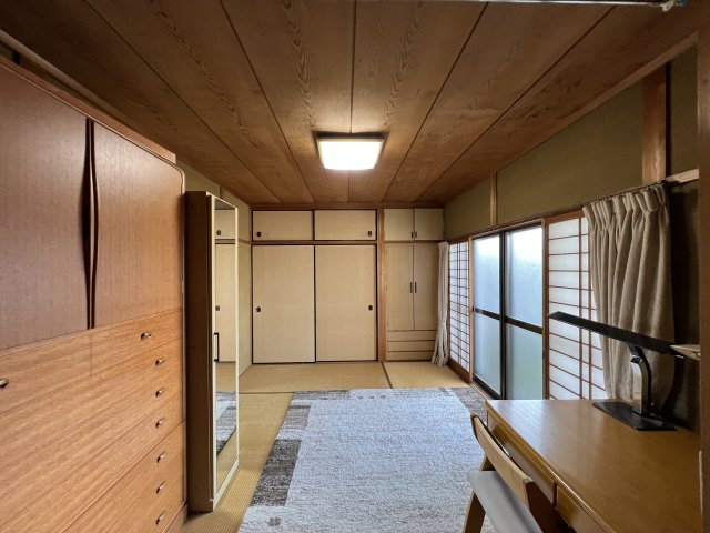 津山市押入中古住宅 5DK＋ガレージの和室|収納たっぷりの和室