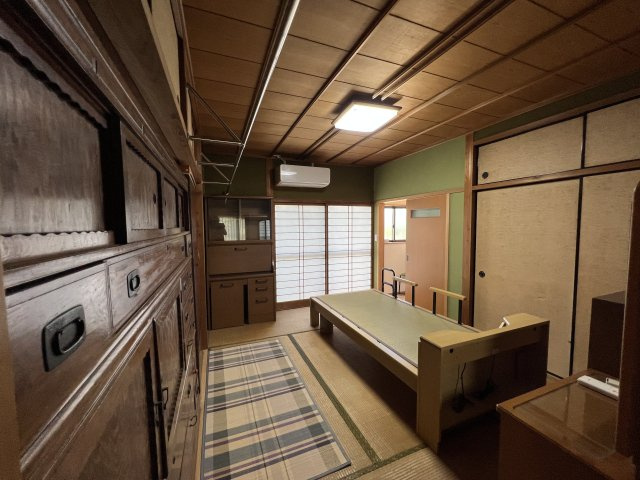 津山市押入中古住宅 5DK＋ガレージの和室|専用のトイレのある和室