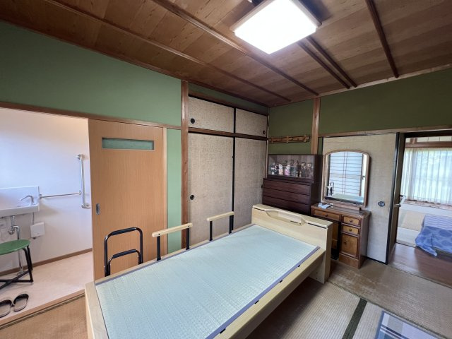 津山市押入中古住宅 5DK＋ガレージの和室