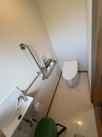 津山市押入中古住宅 5DK＋ガレージのトイレ