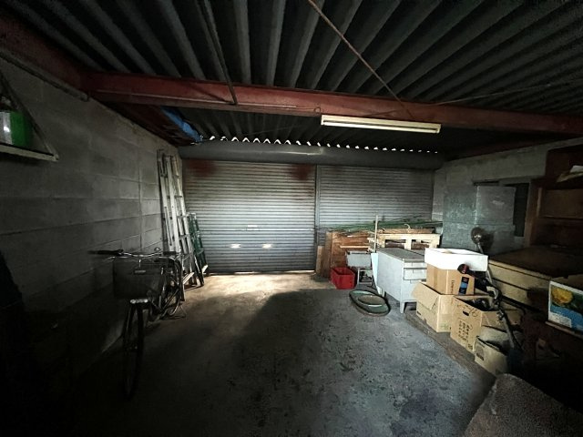 津山市押入中古住宅 5DK＋ガレージのその他|ガレージ内部