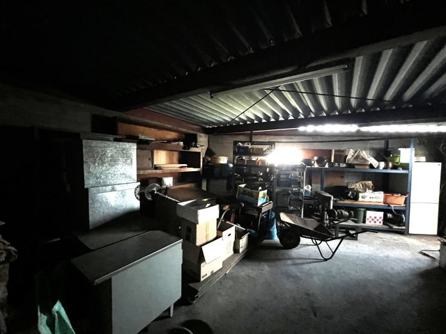 津山市押入中古住宅 5DK＋ガレージのその他|ガレージ内部