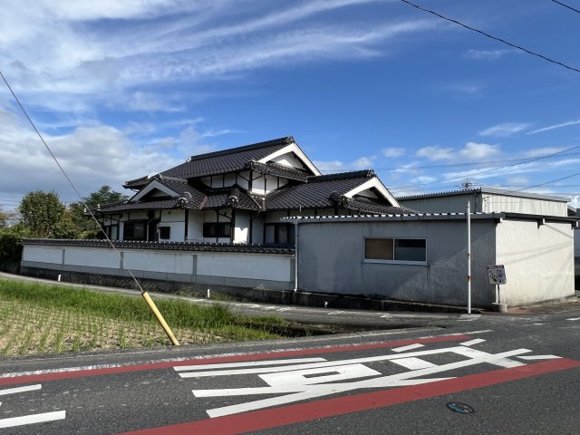 津山市押入中古住宅 5DK＋ガレージの前面道路含む現地写真