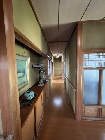 津山市押入中古住宅 5DK＋ガレージのその他|廊下