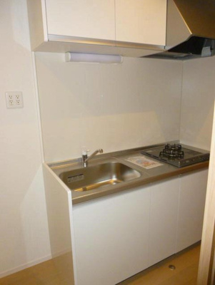 【キッチン】 | Residenza al picco | ２口ガスコンロのシステムキッチン。