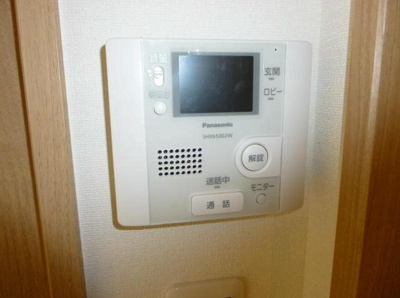 【設備】 | Residenza al picco | モニタ付インターホン。