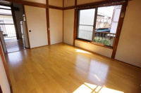 洋室６帖からキッチン