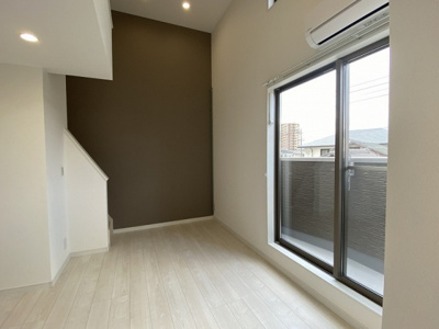 【居間・リビング】 | クワトロ・ヴィラ竹下 | アレンジ自由自在の広々空間です！