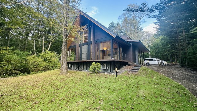 南軽井沢 扇平別荘地 細部に意匠が宿る新築戸建