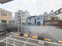 目の前は月ぎめ駐車場