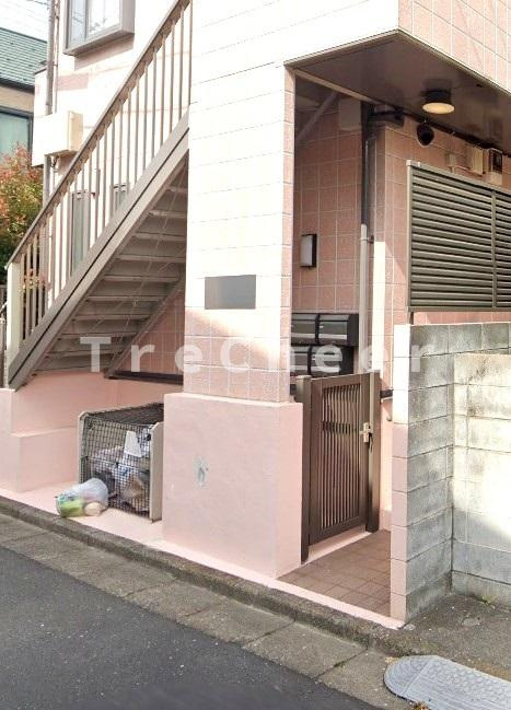 トミーホームのエントランス