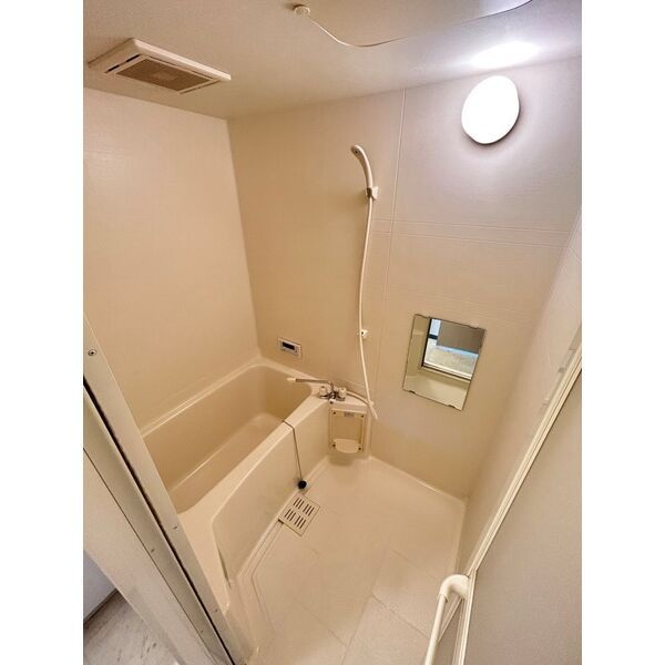 クリサスレジデンス枇杷島の浴室