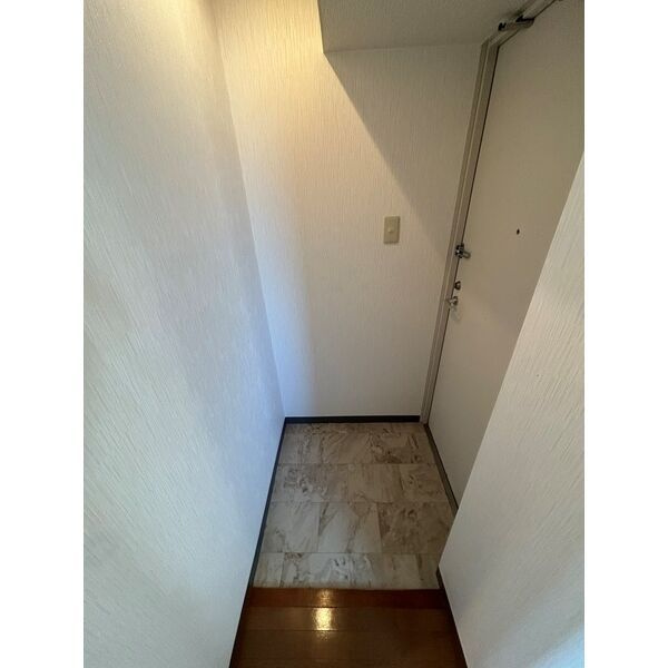 クリサスレジデンス枇杷島の玄関