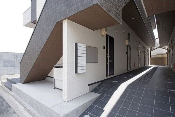 コスモハイツ高畑のエントランス