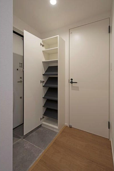 コスモハイツ高畑の玄関