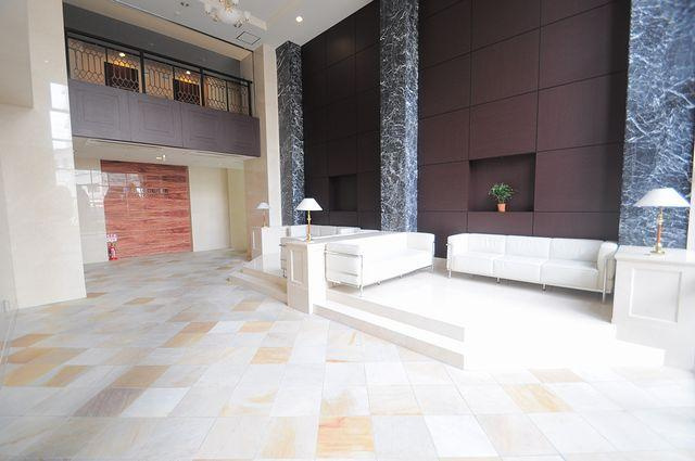 大阪市都島区東野田町２丁目の賃貸マンションのエントランス