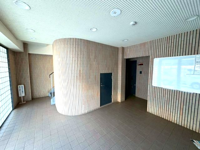 アプティ3番館のロビー