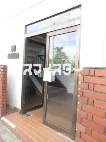東村山市廻田町１丁目の賃貸マンションのエントランス