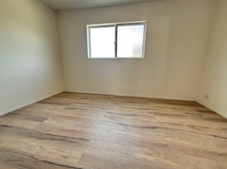 【洋室】 | 西区山田新町1【P４台可】【限定1棟】 | 2階　洋室×3　収納付きでお部屋がスッキリ広く使えます。