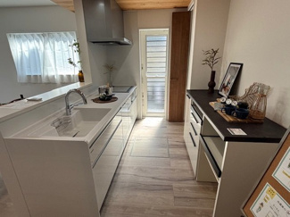 【キッチン】 | 西区山田新町1【P４台可】【限定1棟】 | オール電化☆機能的なシステムキッチン☆IHクッキングヒーター