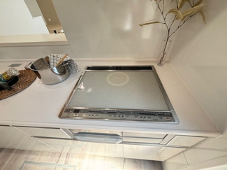 【キッチン】 | 西区山田新町1【P４台可】【限定1棟】 | 火を使わないIHクッキングヒーター☆凹凸がないのでお掃除もラク