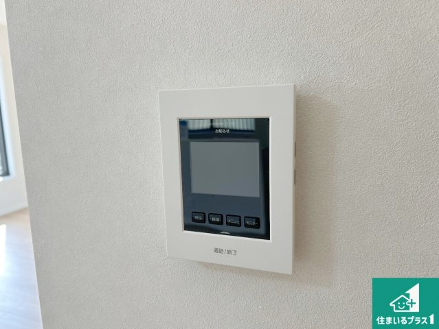 神戸市須磨区北落合　中古一戸建ての防犯設備|カラーモニターインターホン！声だけでなく来訪者の姿や顔がモニターで確認できるので、小さなお子様がいらっしゃるご家庭でも安心できます！