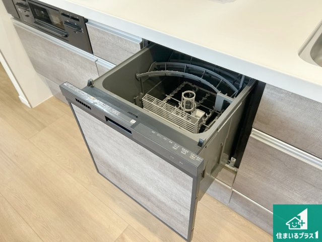 神戸市須磨区北落合　中古一戸建ての設備|食事後の一仕事、食器洗いをボタン一つでお任せできちゃいます！場所を取らないビルトイン式なので、お料理スペースもしっかり確保！