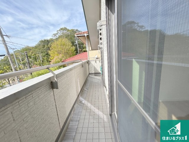神戸市須磨区北落合　中古一戸建てのバルコニー|ワイドバルコニーは洗濯物を干すスペースが広いのでご家族が多くても安心！