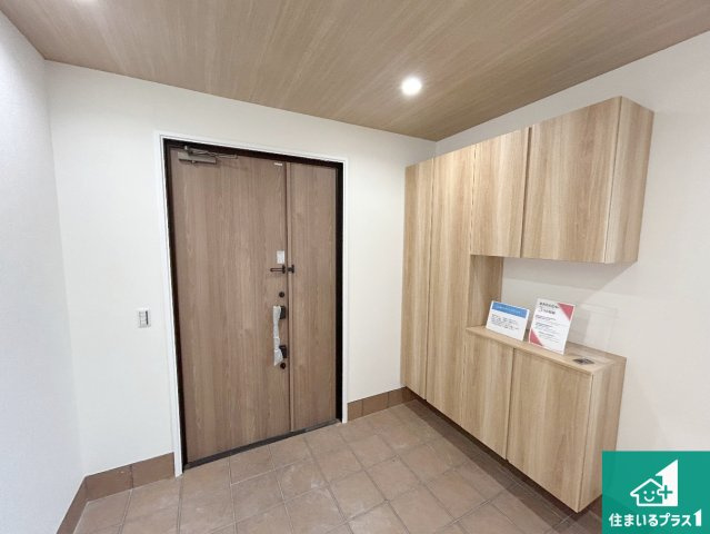 神戸市須磨区北落合　中古一戸建ての玄関|シューズボックスにはたくさんの靴が収納できるので玄関周りはいつもスッキリ！ご家族が増えても安心！