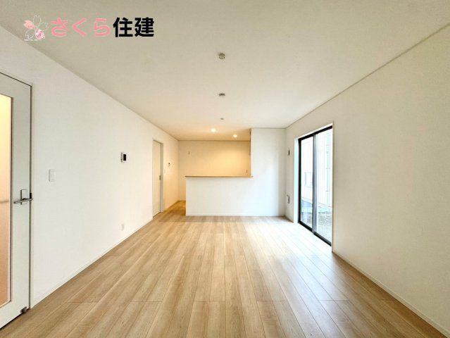 クレイドルガーデン　宇都宮市川田町第6　1号棟の居間・リビング|家族の会話が弾み、お料理の間も子どもに目配りが出来る対面式カウンターキッチン♪