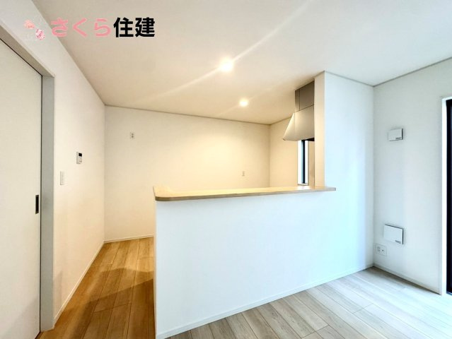 クレイドルガーデン　宇都宮市川田町第6　1号棟のキッチン|対面式システムキッチン。リビングを見渡せるキッチンで家族の様子をうかがいながら料理がはかどりそう！