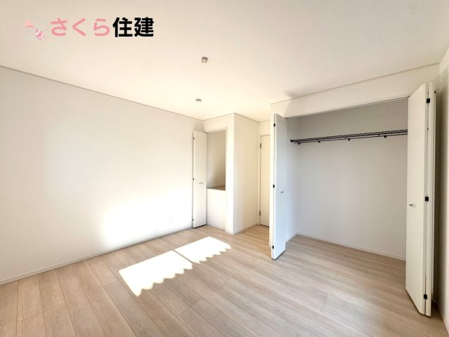 クレイドルガーデン　宇都宮市川田町第6　1号棟の洋室|各部屋に収納あります！荷物が多い子育て世代や、趣味道具の多い方にもうれしいですね！