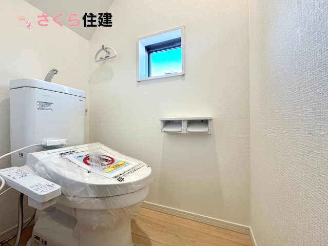 クレイドルガーデン　宇都宮市川田町第6　1号棟のトイレ|トイレは各階完備。夜、トイレに起きても、2階の寝室から1階のトイレに降りる必要はありません。