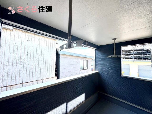 クレイドルガーデン　宇都宮市川田町第6　1号棟のバルコニー|急な雨でも安心なインナーバルコニー♪家族全員分の布団もゆったり並べられるます♪
