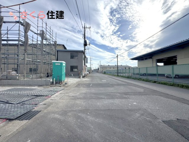 クレイドルガーデン　宇都宮市川田町第6　1号棟の前面道路含む現地写真|前面道路北西側幅員9.7ｍ公道　車の通りが少ない為出入りしやすいです。