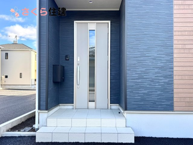 クレイドルガーデン　宇都宮市川田町第6　1号棟の玄関|玄関扉はスマートキー対応で、両手に荷物があっても楽に簡単開け閉め！もちろんモニター付きインターホン！