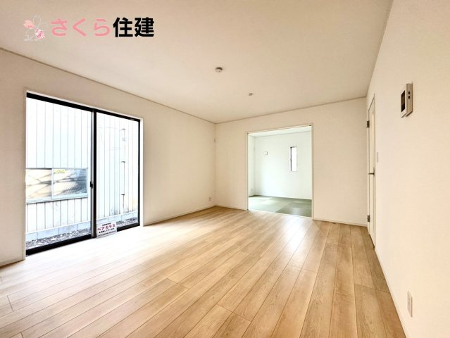 クレイドルガーデン　宇都宮市川田町第6　1号棟の居間・リビング|広々15帖LDLは南向きで日当たり良好。ゆったりとした時間の流れる開放的なくつろぎの空間
