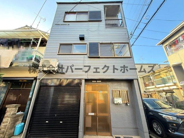 門真市岸和田3丁目戸建　賃貸のエントランス|清潔なエントランスです