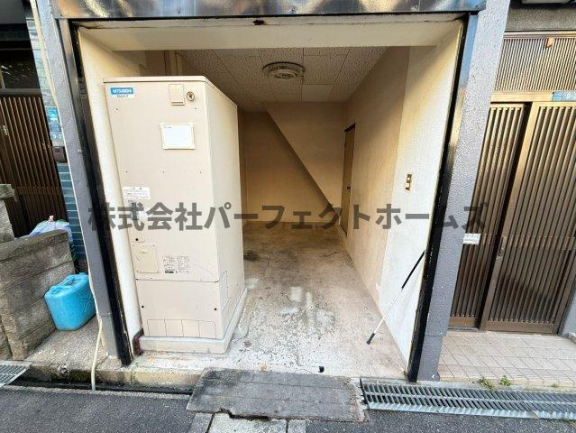 門真市岸和田3丁目戸建　賃貸の駐車場|バイク置き場・倉庫