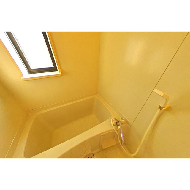 サンビレッジ浅野の浴室|窓が付いてます