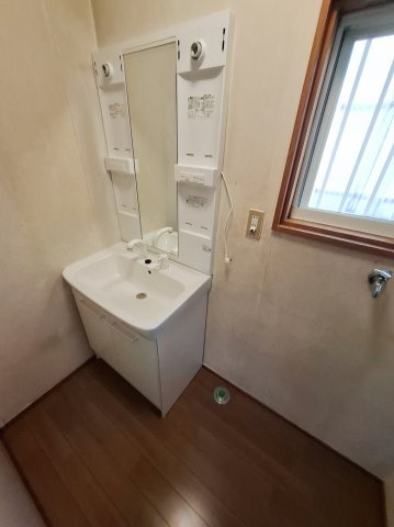 鳴尾町4丁目貸家の洗面所