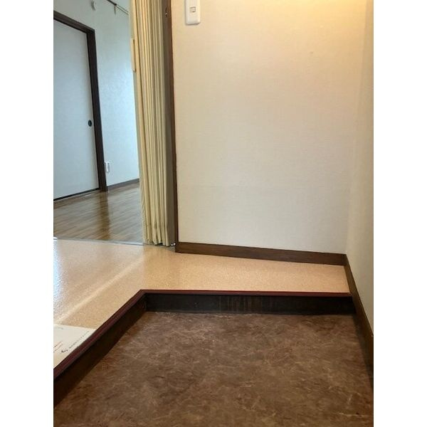 京第一マンションの玄関