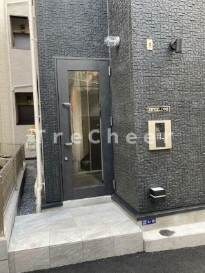 ベース上中里のエントランス